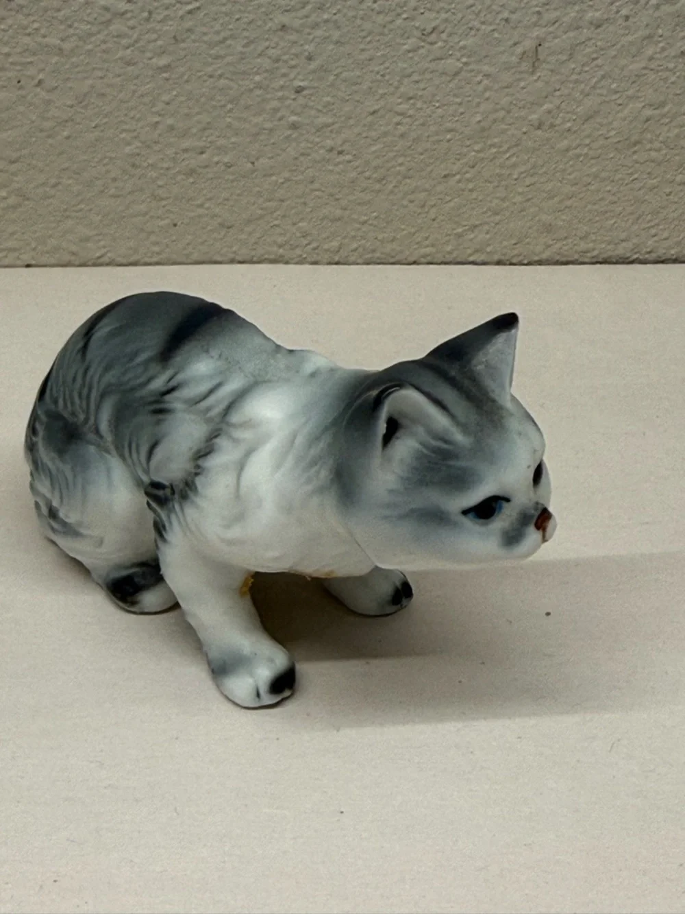 Lot Of 5 Enesco Cat kitten Figurines Gray White Laying Down stretching porcelain